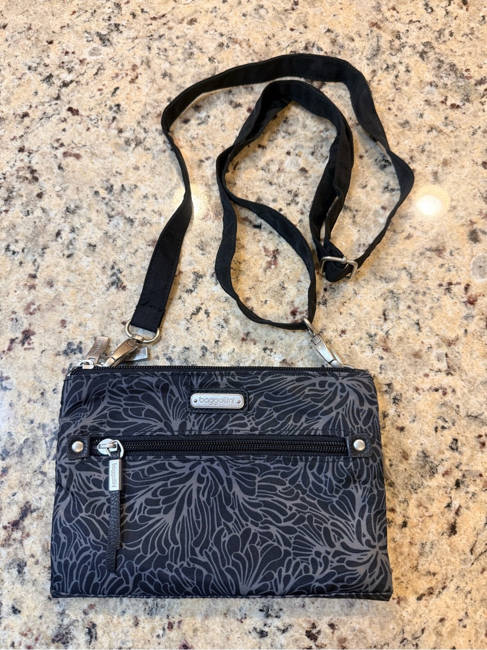 Baggallini Black Floral-Print Crossbody
